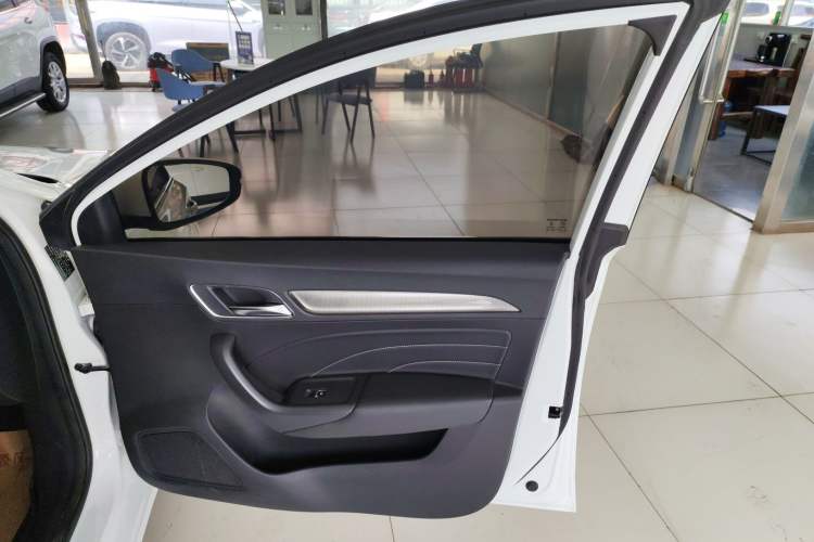 Used Roewe i6 2020 PLUS 1.6L CVT 4G Connected Glory Flagship Edition
