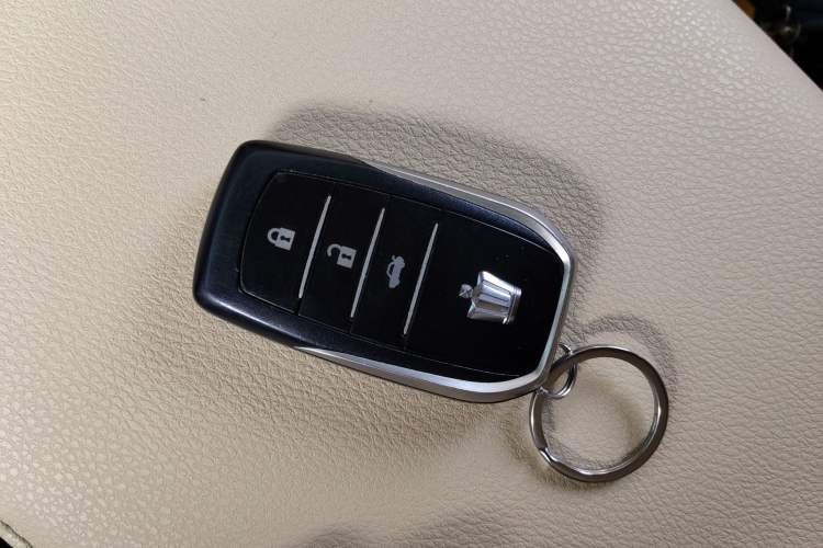 Used Toyota Crown 2015 2.0T Fashion Edition Vehicle Key