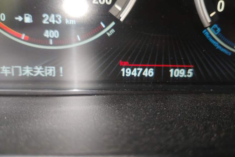 Used BMW X6 2017 xDrive28i Odometer Close Up