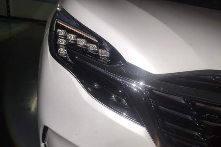 Used Buick GL8 2022 ES Landtrek 653T Comfort Edition