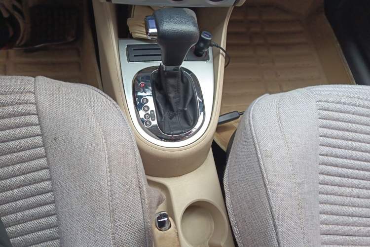 Used Volkswagen Lavida 2011 1.6L Automatic PinYou Edition Gear Lever