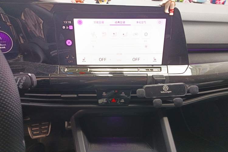 Used Volkswagen Golf 2023 Facelift 280TSI DSG R-Line Lite Audio And AC Panel