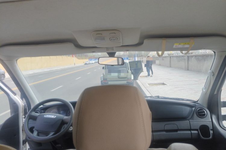 Used Iveco Eurocargo 2021 2.0T Manual Super-Rui Short Wheelbase Low-Roof Side-Hinged Door F1A