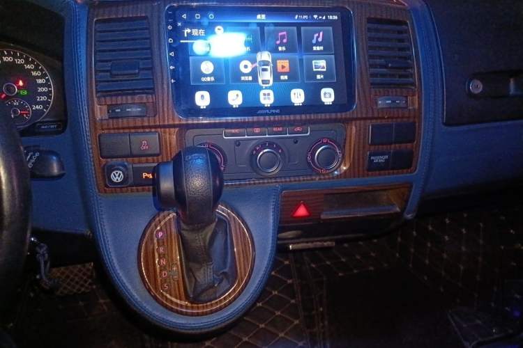 Used Volkswagen Caravelle 2014 2.0 TSI Four-Wheel Drive Comfort Edition Audio And AC Panel