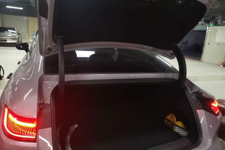 Used Geely Galaxy E8 2024 665 km Range Rear-Drive Starship Long-Range Version
