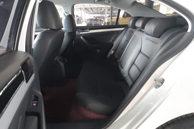 Used Volkswagen Sagitar 2015 1.6L Automatic Comfort Model
