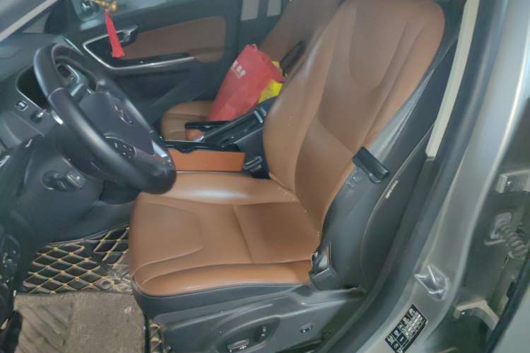 Used Volvo S60 2016 S60L T4 Zhiyuan Edition
