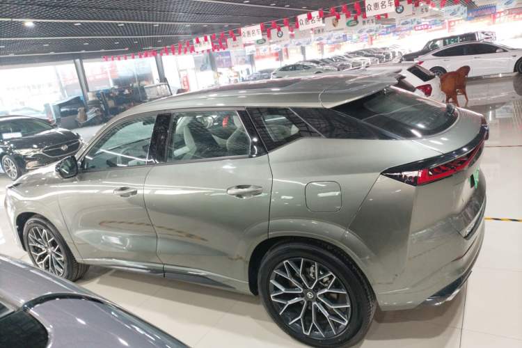 Used CHANGAN UNI-Z New Energy 2024 Blue Whale Smart Electric iDD 125km Excellence Model Exterior 3