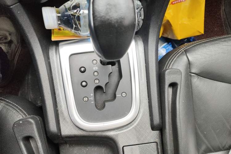 Used Citroen C4L 2013 1.8L Automatic Jingzhi Edition Gear Lever