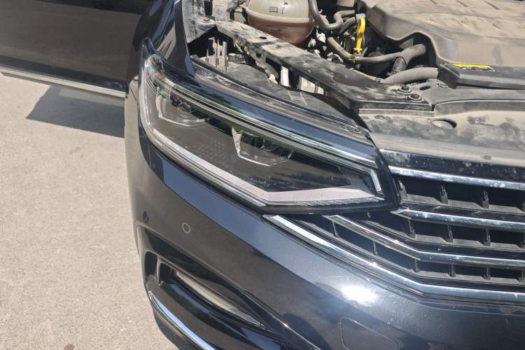 Used Volkswagen Magotan 2023 2 Million Units Limited Edition 330TSI DSG Leading Version
