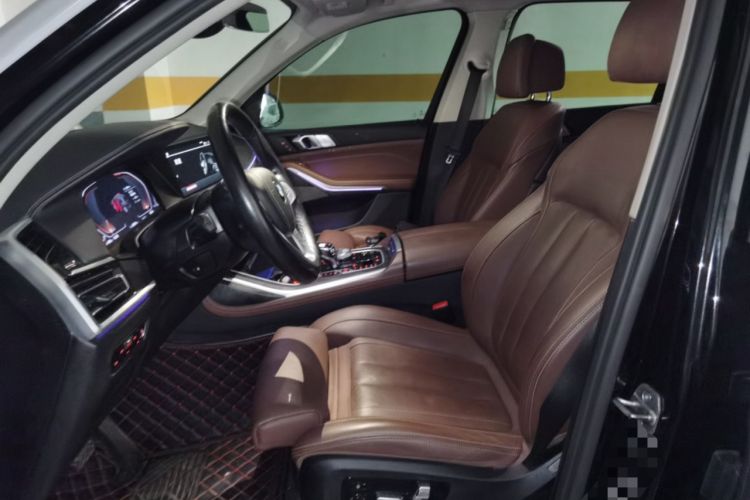 Used BMW X7 2021 xDrive40i Luxury Package with Leading Features
