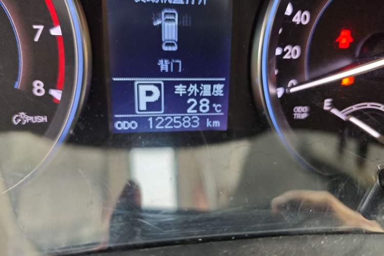 Used Toyota Highlander 2015 2.0T Four-Wheel Drive Luxury Edition 7-Seater Odometer Close Up