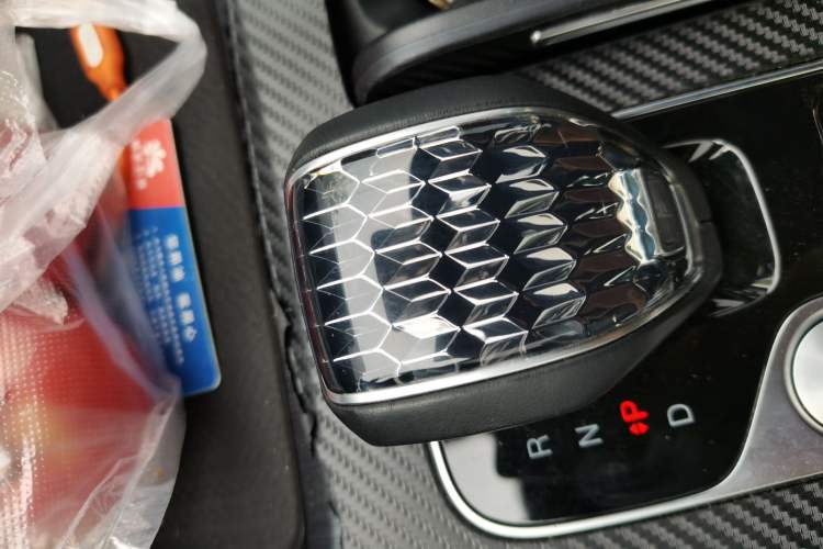 Used GAC Trumpchi GS8 2022 Linghang Series 2.0 TGDI Two-Wheel-Drive Luxury Smart Connectivity Version (7 Seats) Gear Lever