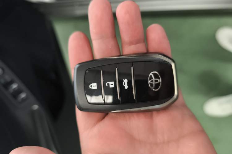 Used Toyota Avalon 2019 Dual-Engine 2.5L Luxury Edition China VI Standard Vehicle Key