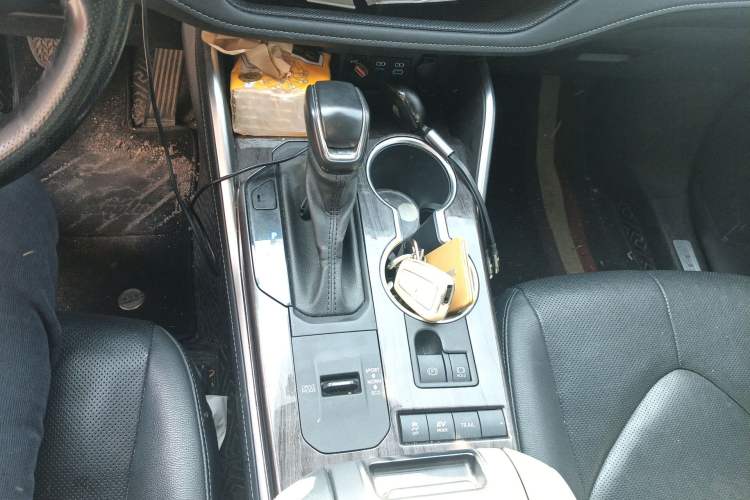 Used Toyota Highlander 2022 Dual-Engine 2.5L Four-Wheel Drive Supreme Edition 7-Seater Gear Lever