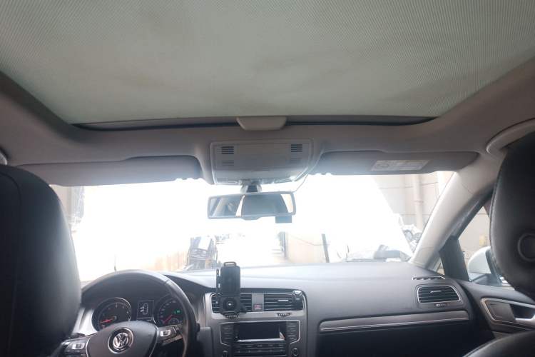 Used Volkswagen Golf 2014 1.4TSI Automatic Luxury Model Headliner