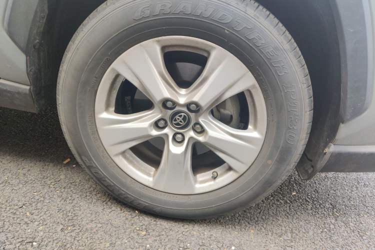 Used Toyota RAV4 2020 2.0L CVT Two-Wheel Drive Urban Edition Right Front Wheel Hub