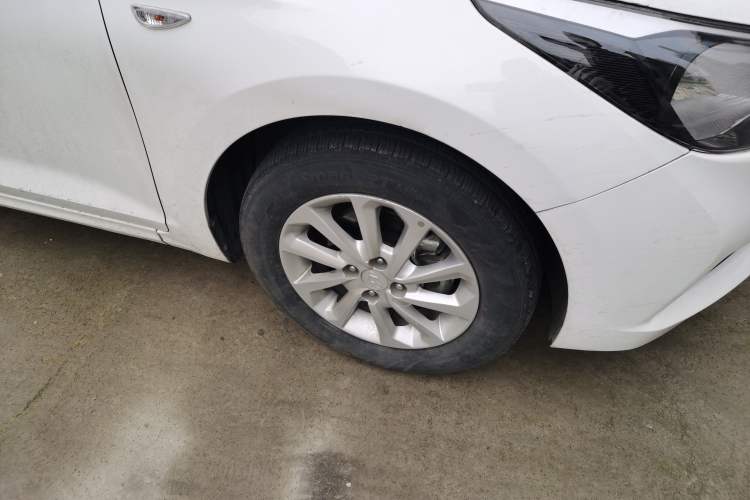 Used Hyundai Verna (new generation) 2016 1.4L Automatic Cool Edition GLS Right Front Wheel Hub