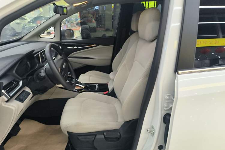 Used SAIC MAXUS Dajia 5 2022 430 km Elite Version 7-Seater