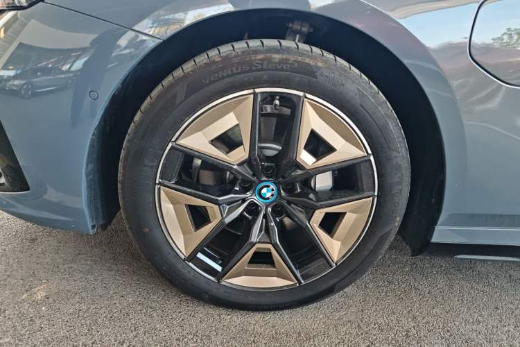 Used BMW i5 2024 eDrive 35L Luxury Model with M Sport Package
