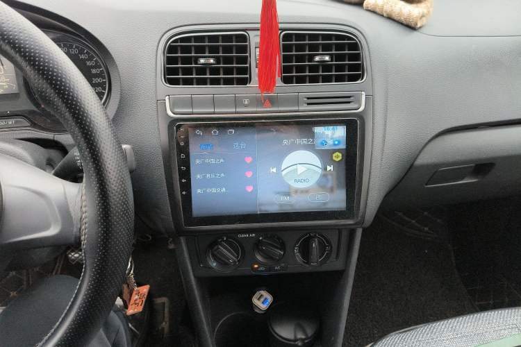 Used Volkswagen Polo 2016 1.4L Manual Fashion Model Audio And AC Panel