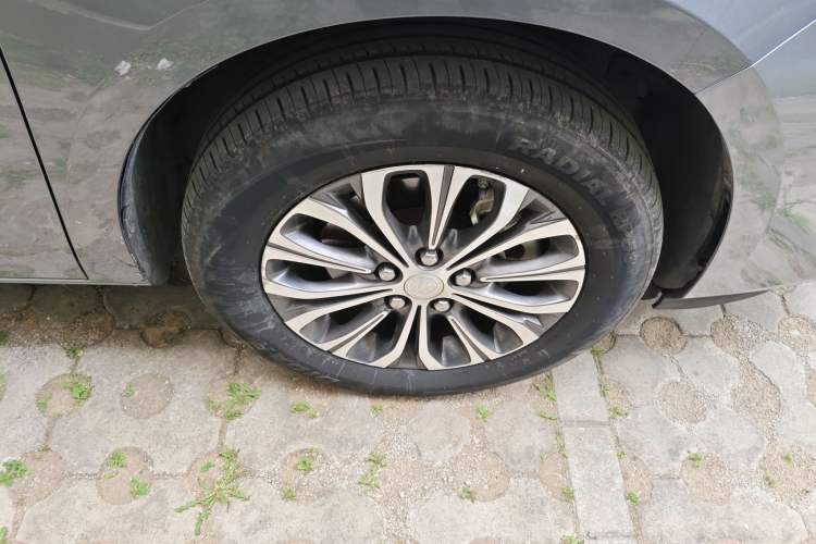 Used Buick GL8 2022 Land Cruiser Executive Class 652T Comfort Model Right Front Wheel Hub