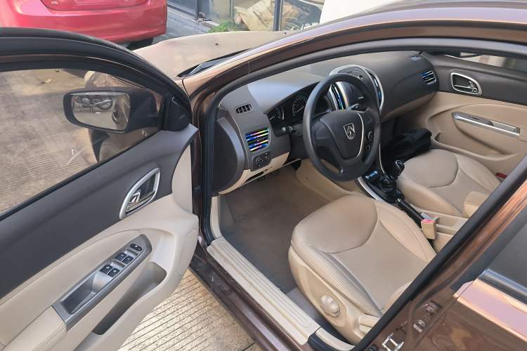Used Baojun 630 2014 1.5L manual Comfort trim level