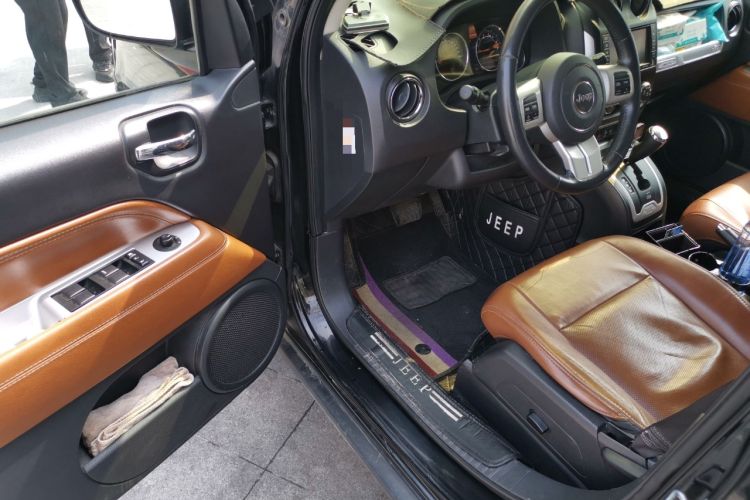 Used Jeep Compass 2014 2.4L four-wheel drive luxury version
