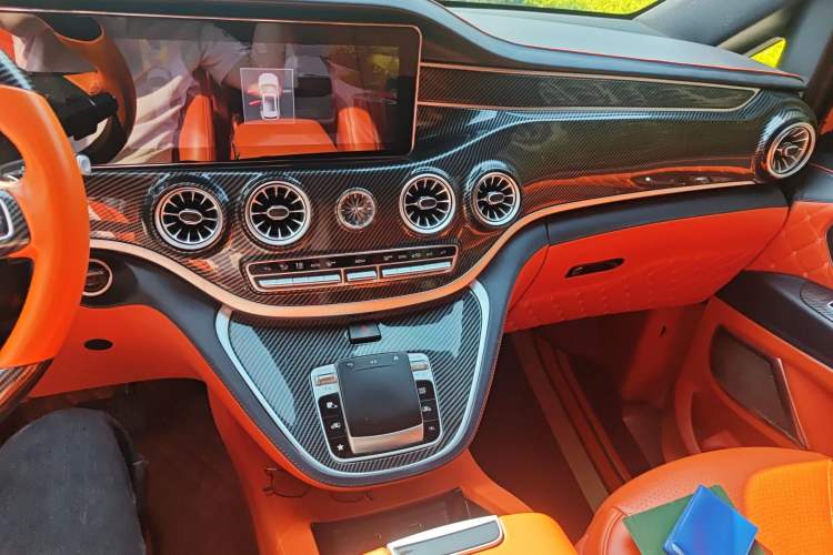 Used Mercedes-Benz Vito 2021 2.0T Business Version 7 Seats Audio And AC Panel