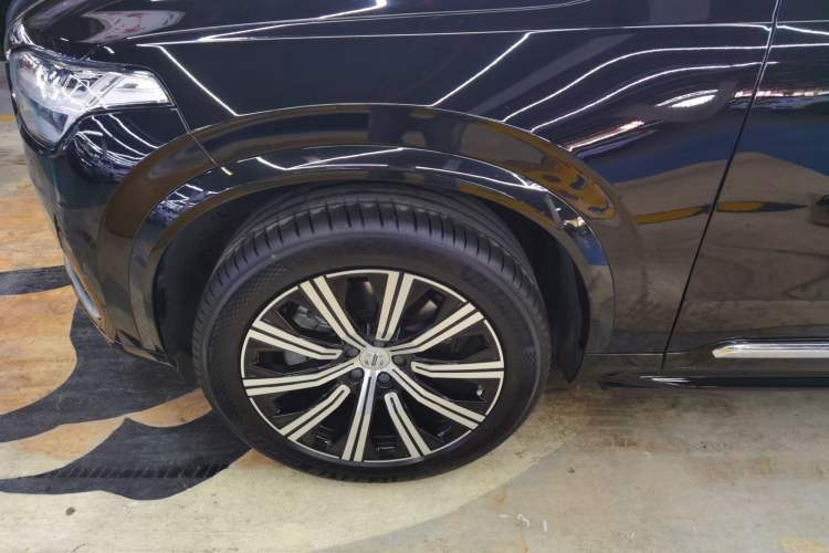 Used Volvo XC90 2023 B6 Zhiyi Luxury Edition 7-Seater Exterior 4