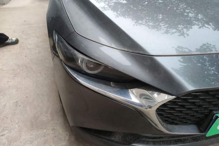 Used Mazda 3 Axela 2020 2.0L Automatic Luxury Version Right Front Headlight