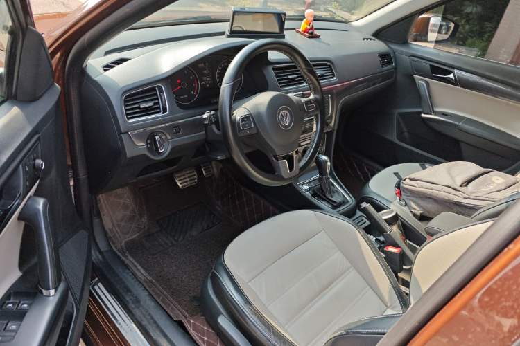 Used Volkswagen Cross Lavida 2014 1.4TSI DSG