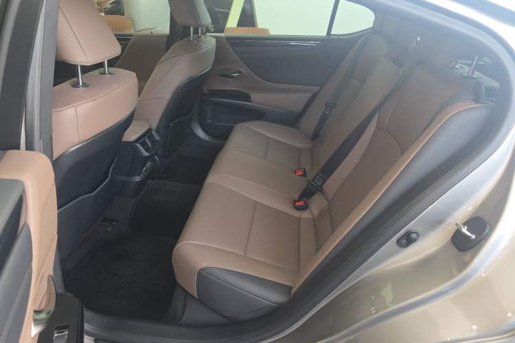 Used Lexus ES 2023 200 Excellence Edition Left Rear Seat
