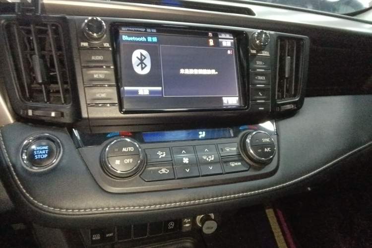 Used Toyota RAV4 2016 2.0L CVT Two-Wheel Drive Fashion Edition China V Standard Audio And AC Panel