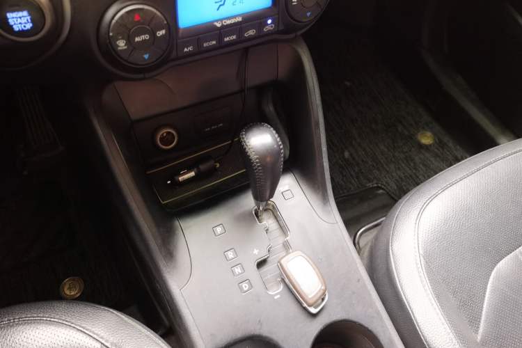 Used Hyundai ix35 2013 2.0L Automatic Two-Wheel Drive Smart GLS China IV Standard
