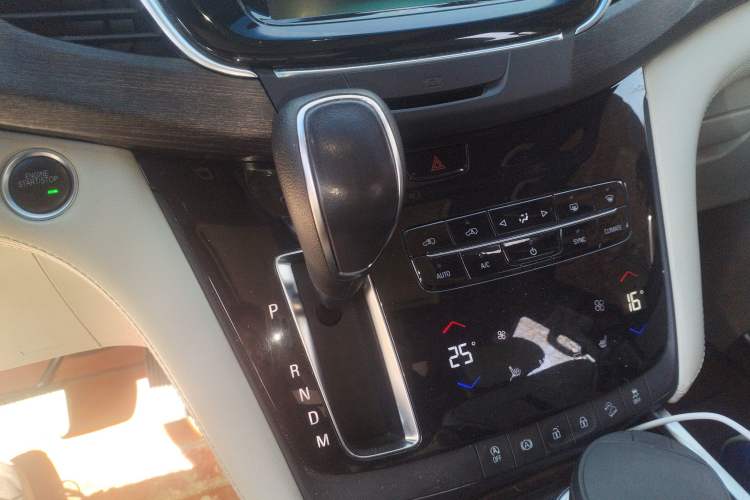 Used Buick GL8 2018 ES 28T Comfort Model China VI Standard Gear Lever