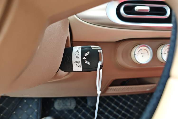 Used Wuling Hongguang MINIEV 2025 Four-Door Version Advanced Edition Vehicle Key