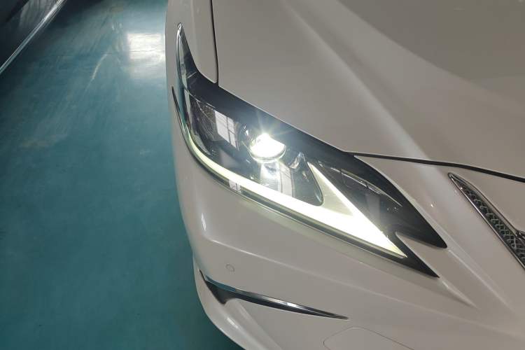 Used Lexus ES 2018 200 Excellence Edition China VI Standard
