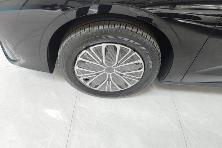 Used Geely Galaxy Stellar 6 2026 Model 60km Free-Style Edition Left Front Wheel Hub