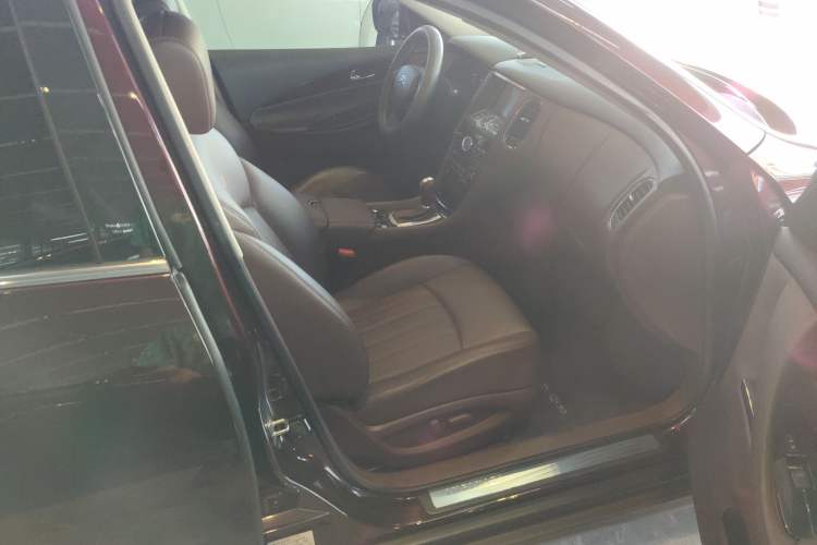 Used Infiniti QX50 2013 2.5L Two-Wheel-Drive Zunya Edition