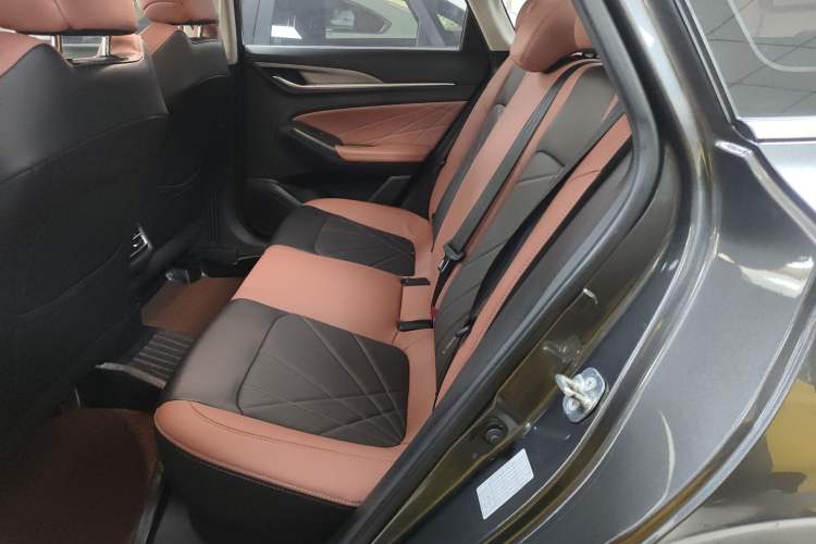 Used CHANGAN Eado 2023 Changan Edition PLUS Blue Whale NE 1.4T GDI DCT Prestige Version
