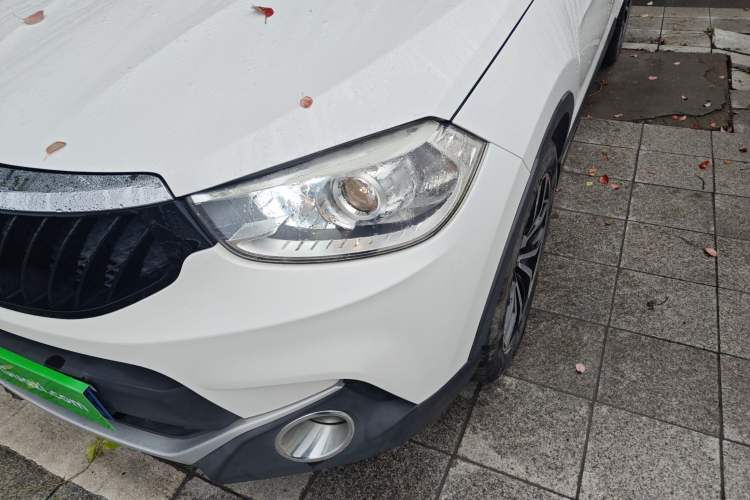 Used Brilliance V3 2016 1.5T Automatic Flagship Model Left Front Headlight