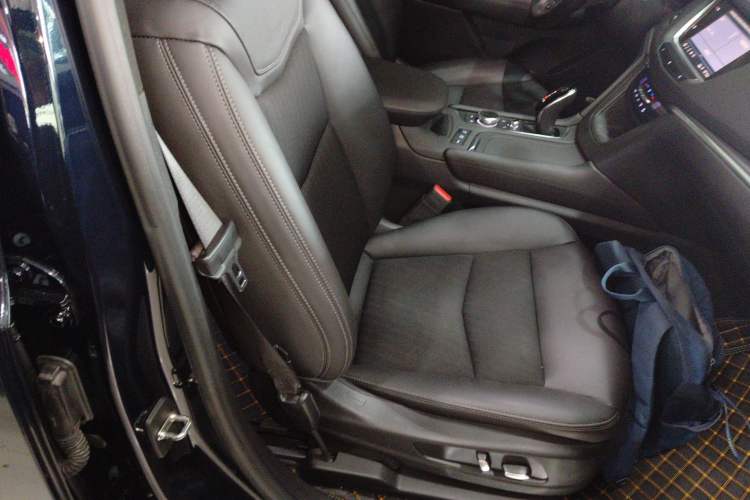 Used Cadillac XT5 2020 28T Tech Edition Right Front Seat