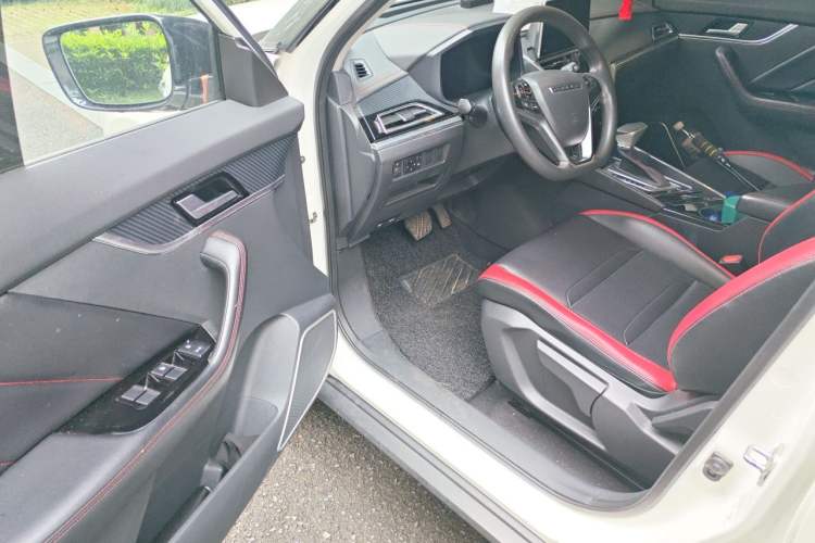 Used Venucia T60 2020 1.6L CVT Smart Drive Version China VI Standard Driver Seat