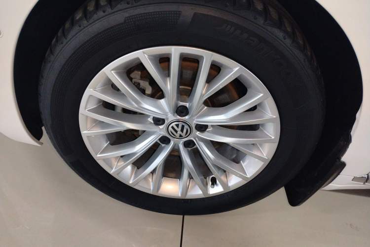 Used Volkswagen FAW-Volkswagen CC 2020 330TSI Glamour Edition China VI Standard Left Front Wheel Hub