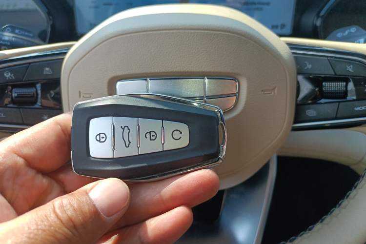 Used Geely Auto Monjaro L 2025 Dongfang Yao 2.0TD Automatic All-Wheel-Drive Wangyue Edition Interior 1