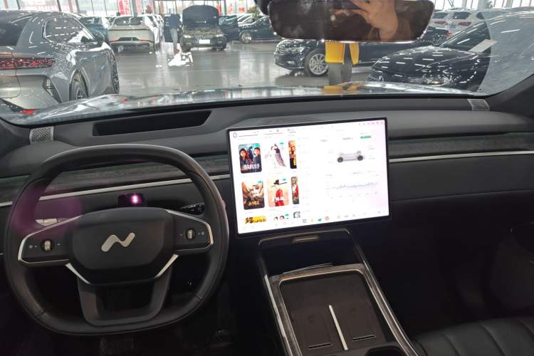 Used ONVO Luxeed L90 2025 Model—Max Six-Seater Version
