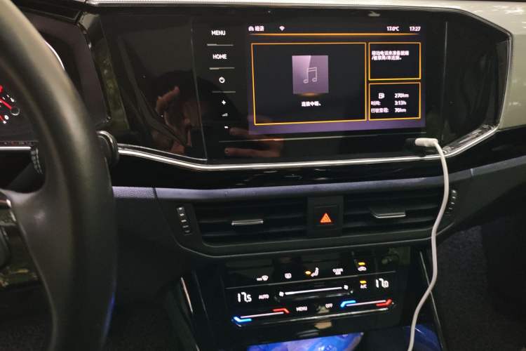 Used Volkswagen Tayron 2020 330TSI Two-Wheel Drive Luxury Smart Connectivity Version Audio And AC Panel