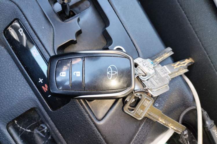 Used Toyota RAV4 2016 2.0L CVT Two-Wheel Drive Comfort Edition China V Standard
