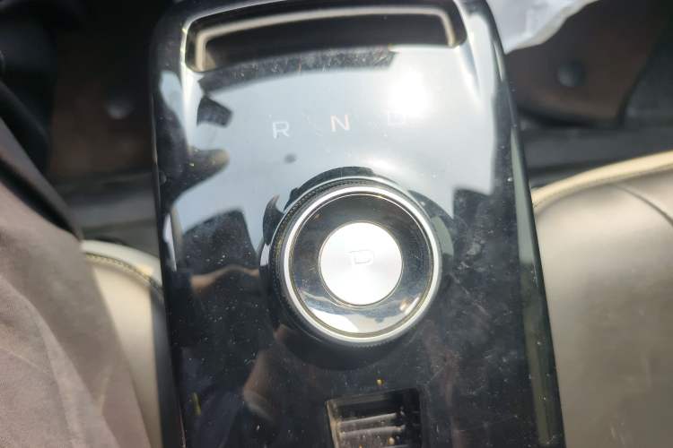 Used Geometry E Firefly 2023 320KM Cute & Handsome Tiger 5 Seats Gear Lever